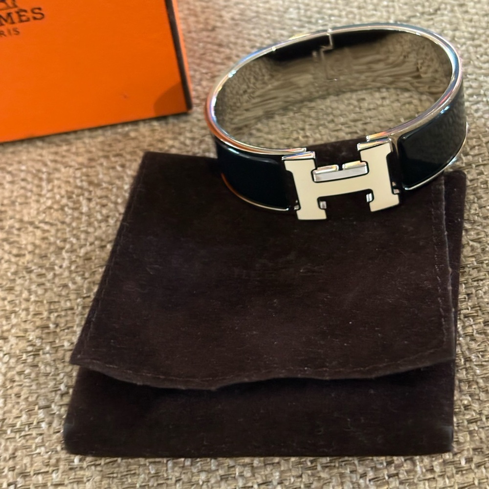 Hermès Black and Silver H Clic Clac Bracelet - Picture 2 of 6